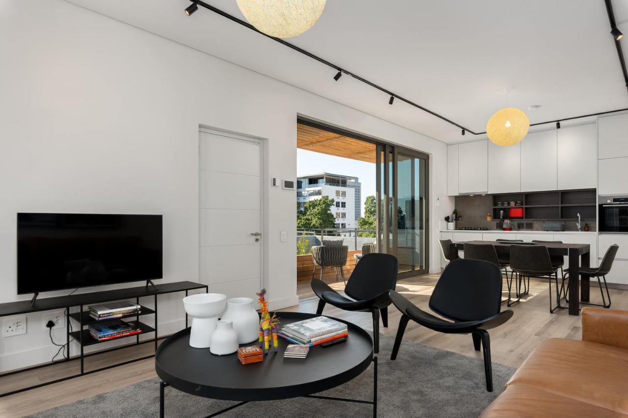 36 Buiten Street Luxury House *